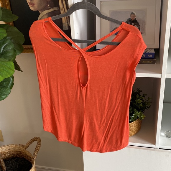 NWOT Light Gauzy Thin Top in Unique Orange with fun keyhole-style detailed back - Picture 2 of 4